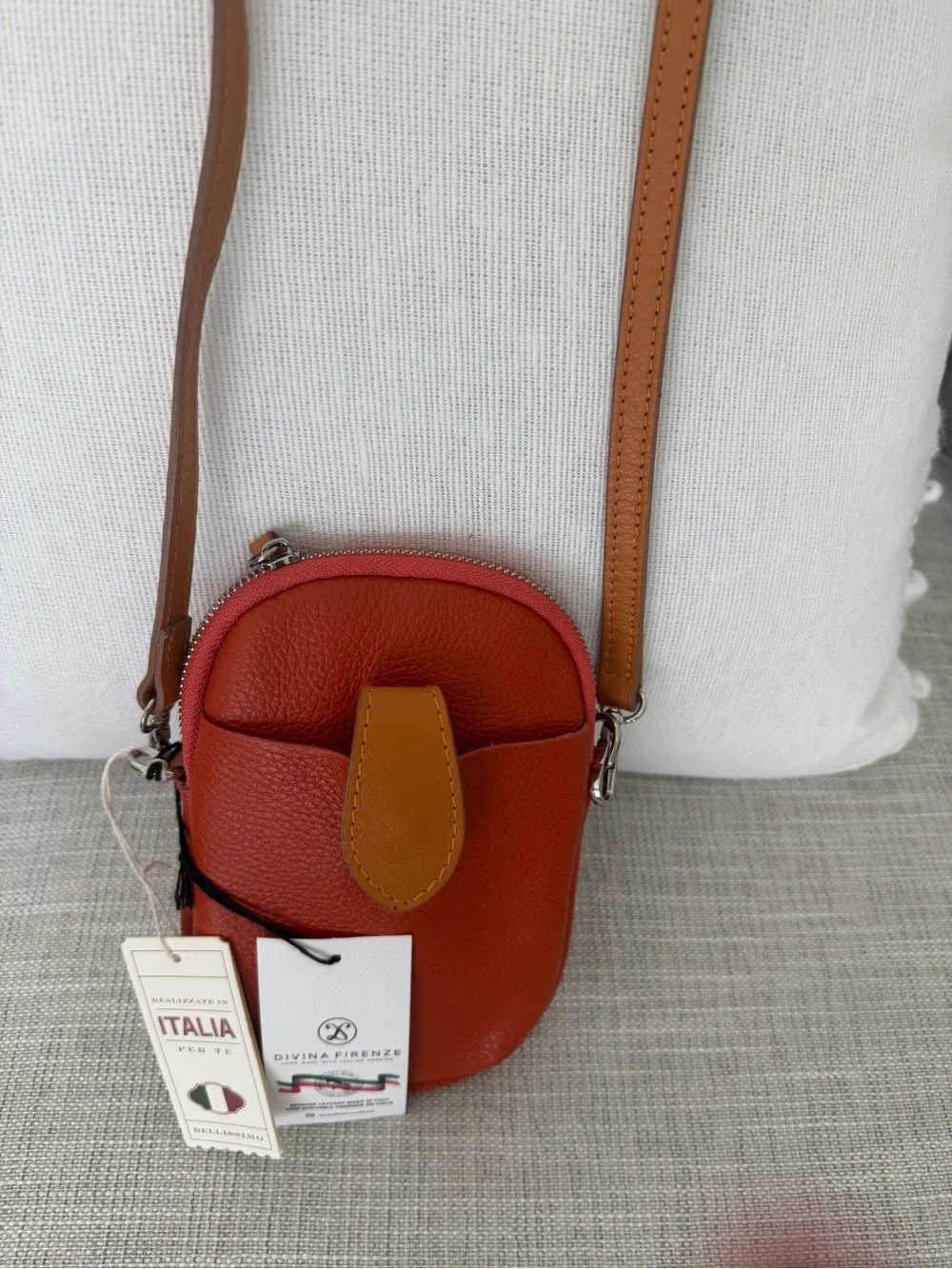 NWT Very Popular very high Quality Davina Firenze bag!  Leather Crossbody Super!